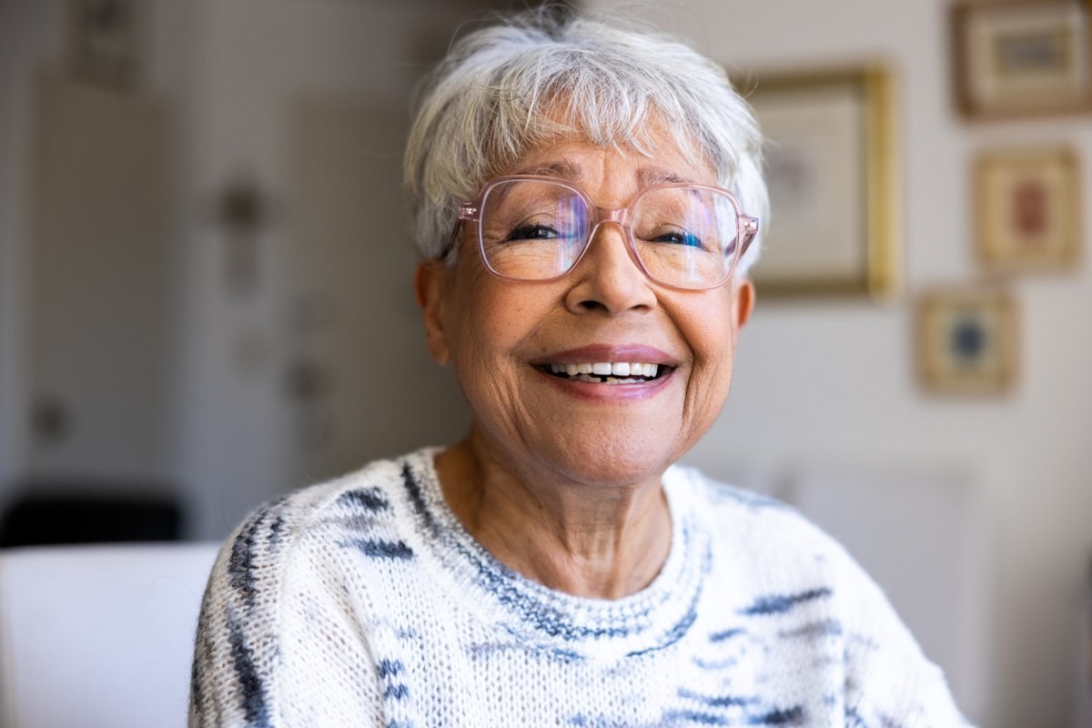Timeless Rounded Bob for Photos and Family Days — soft rounded bob hairstyle on a woman over 70 with gray hair